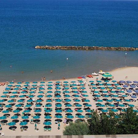 Grand Hotel Adriatico Montesilvano Marina Esterno foto