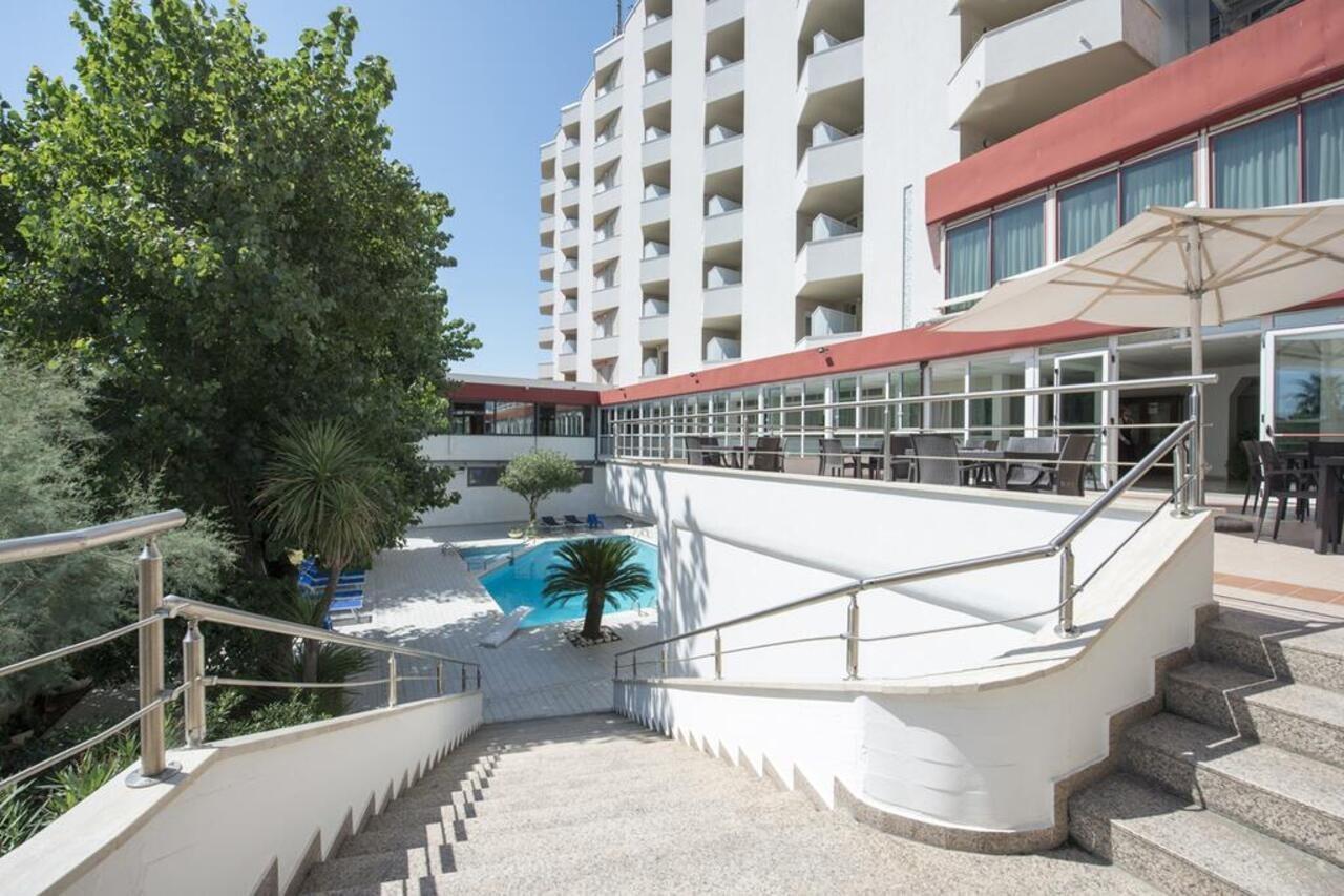 Grand Hotel Adriatico Montesilvano Marina Esterno foto