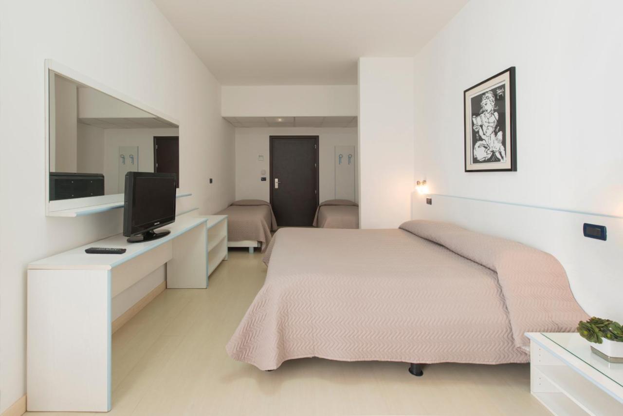 Grand Hotel Adriatico Montesilvano Marina Esterno foto