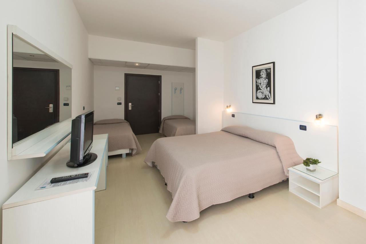 Grand Hotel Adriatico Montesilvano Marina Esterno foto