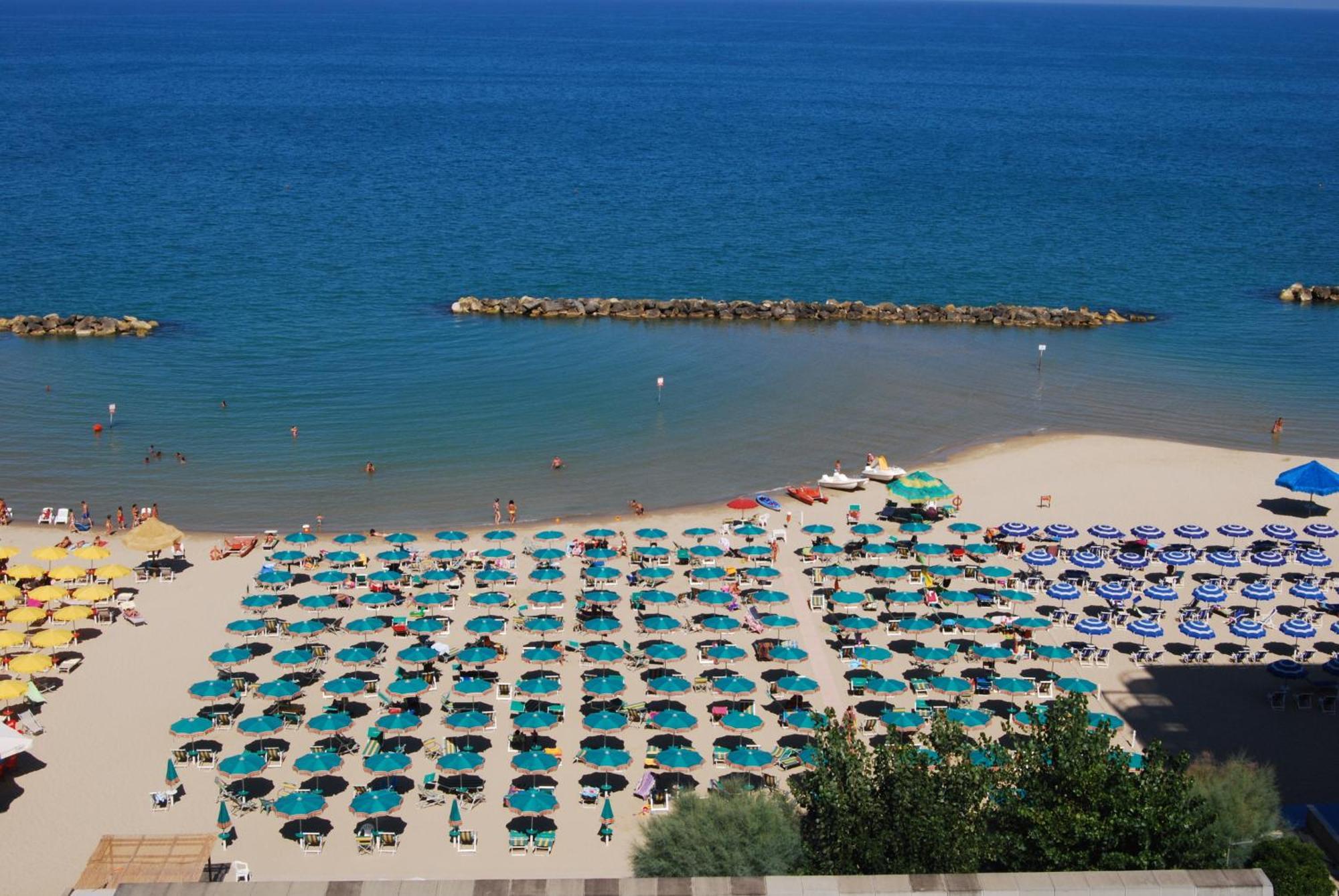 Grand Hotel Adriatico Montesilvano Marina Esterno foto