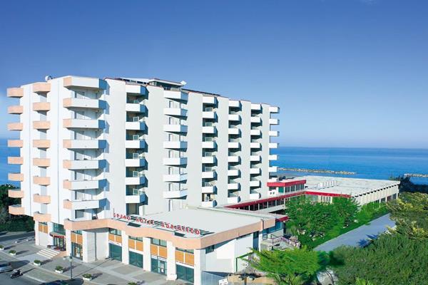 Grand Hotel Adriatico Montesilvano Marina Esterno foto
