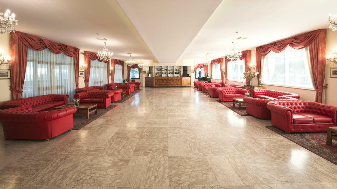 Grand Hotel Adriatico Montesilvano Marina Esterno foto