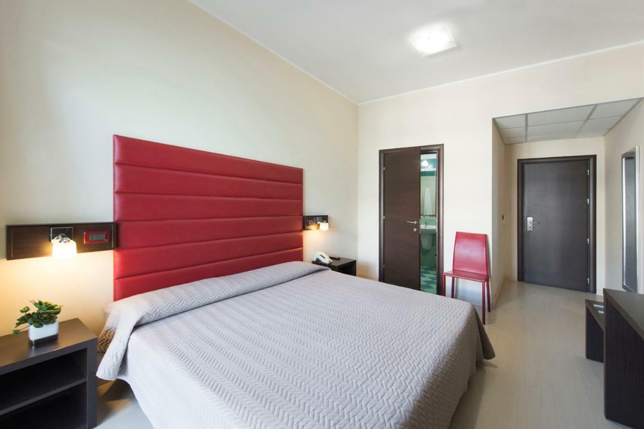 Grand Hotel Adriatico Montesilvano Marina Esterno foto