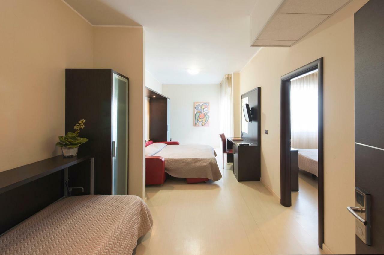 Grand Hotel Adriatico Montesilvano Marina Esterno foto