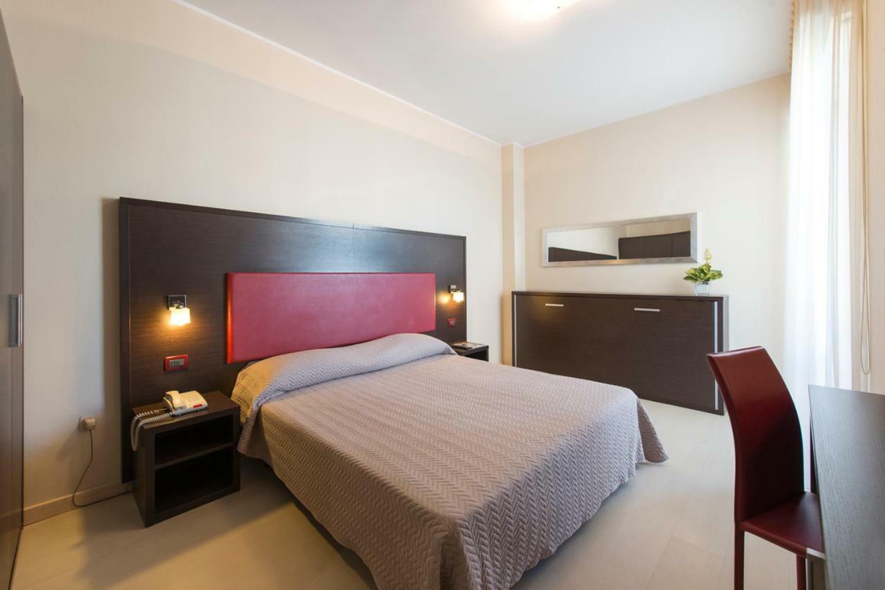 Grand Hotel Adriatico Montesilvano Marina Esterno foto