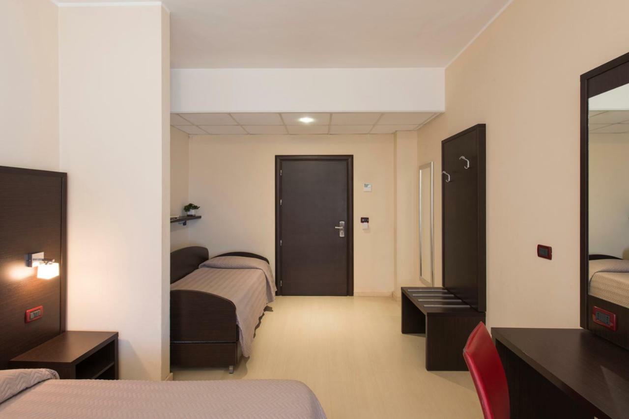Grand Hotel Adriatico Montesilvano Marina Esterno foto