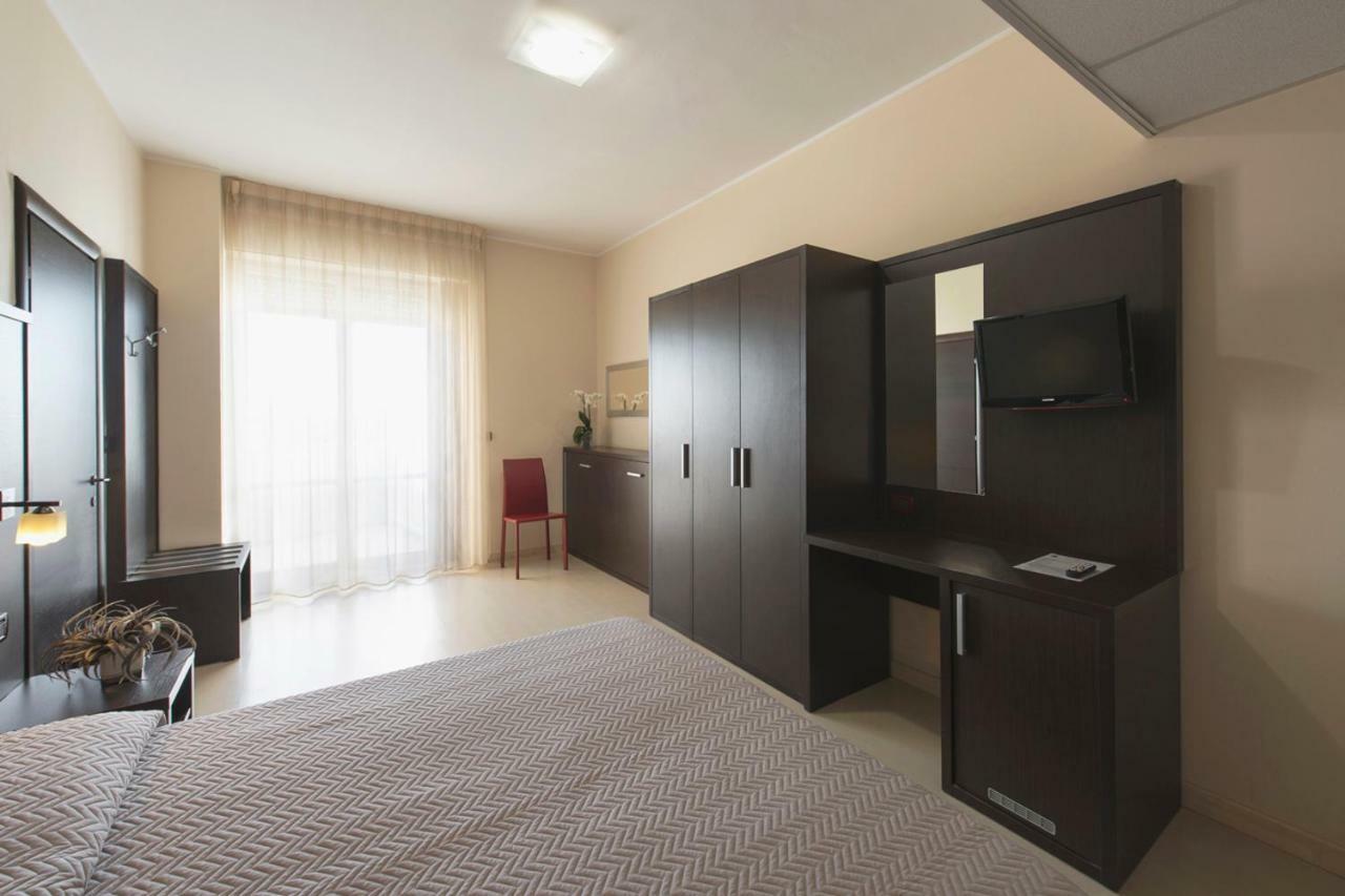 Grand Hotel Adriatico Montesilvano Marina Esterno foto
