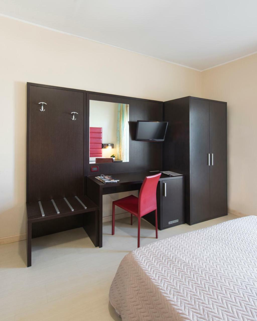 Grand Hotel Adriatico Montesilvano Marina Esterno foto