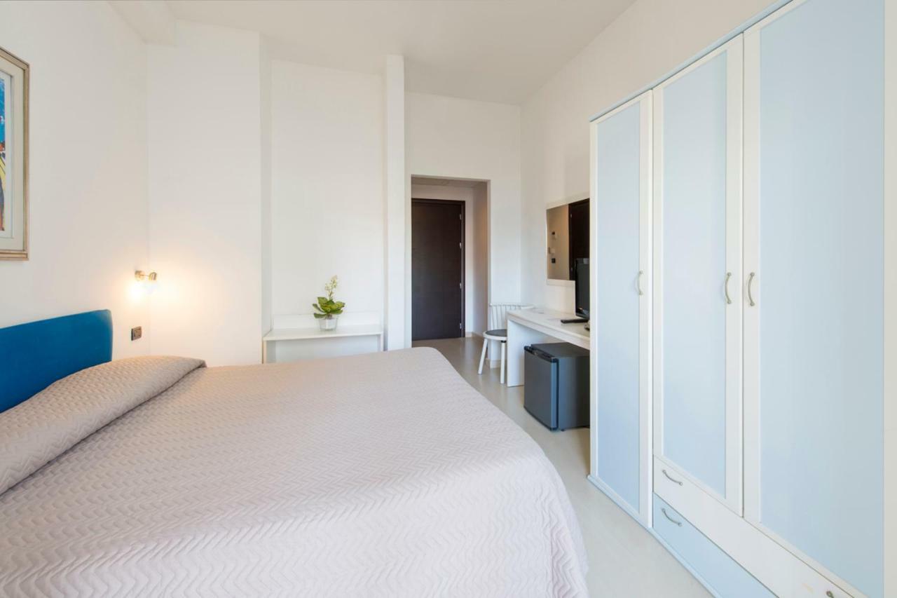 Grand Hotel Adriatico Montesilvano Marina Esterno foto