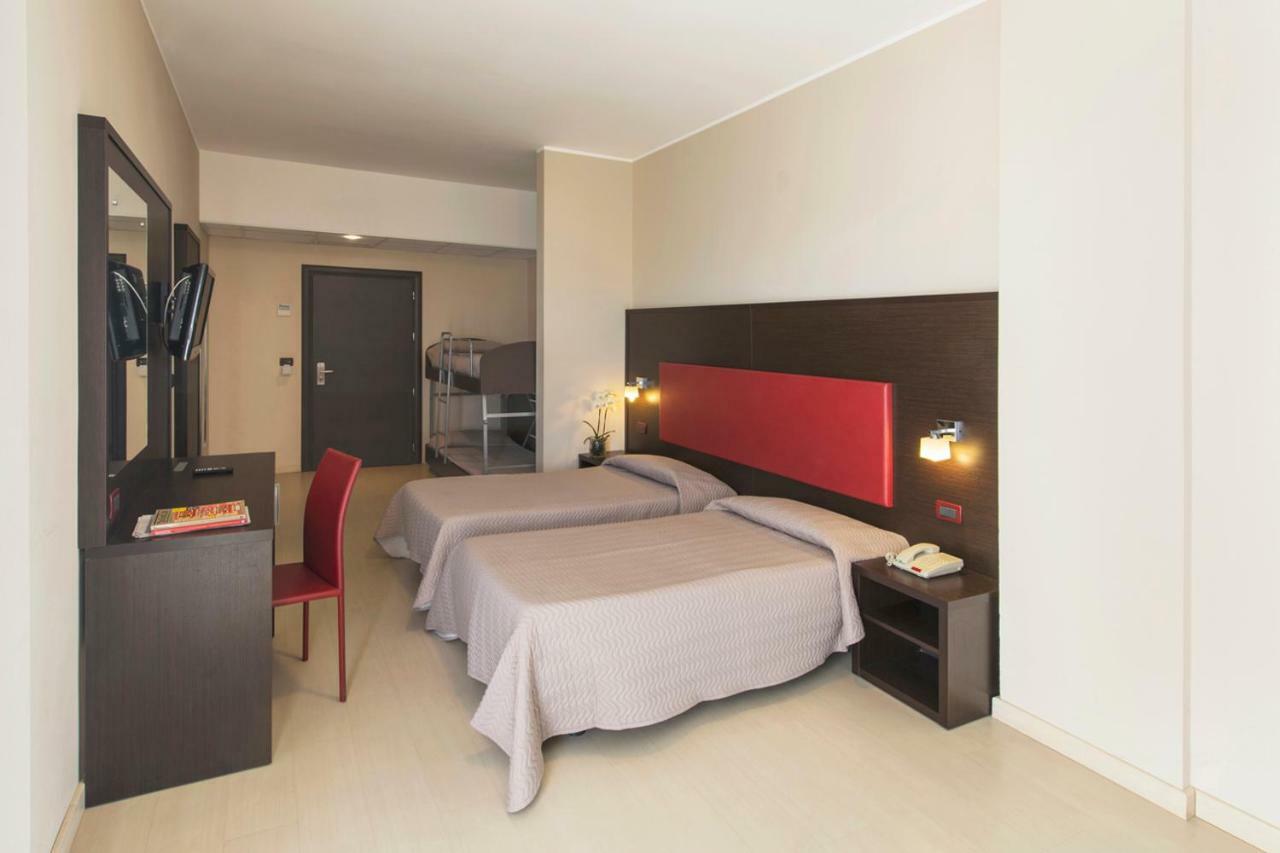 Grand Hotel Adriatico Montesilvano Marina Esterno foto