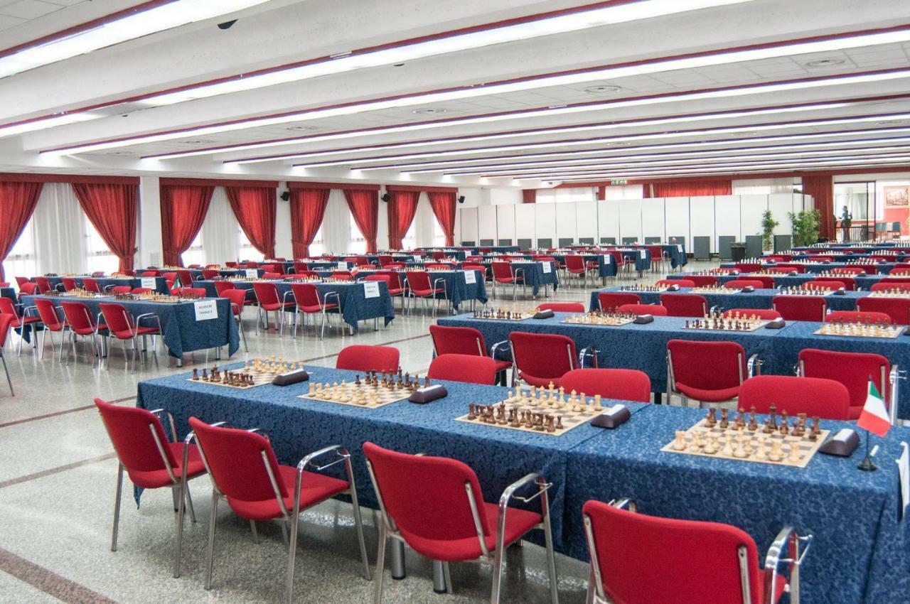 Grand Hotel Adriatico Montesilvano Marina Esterno foto