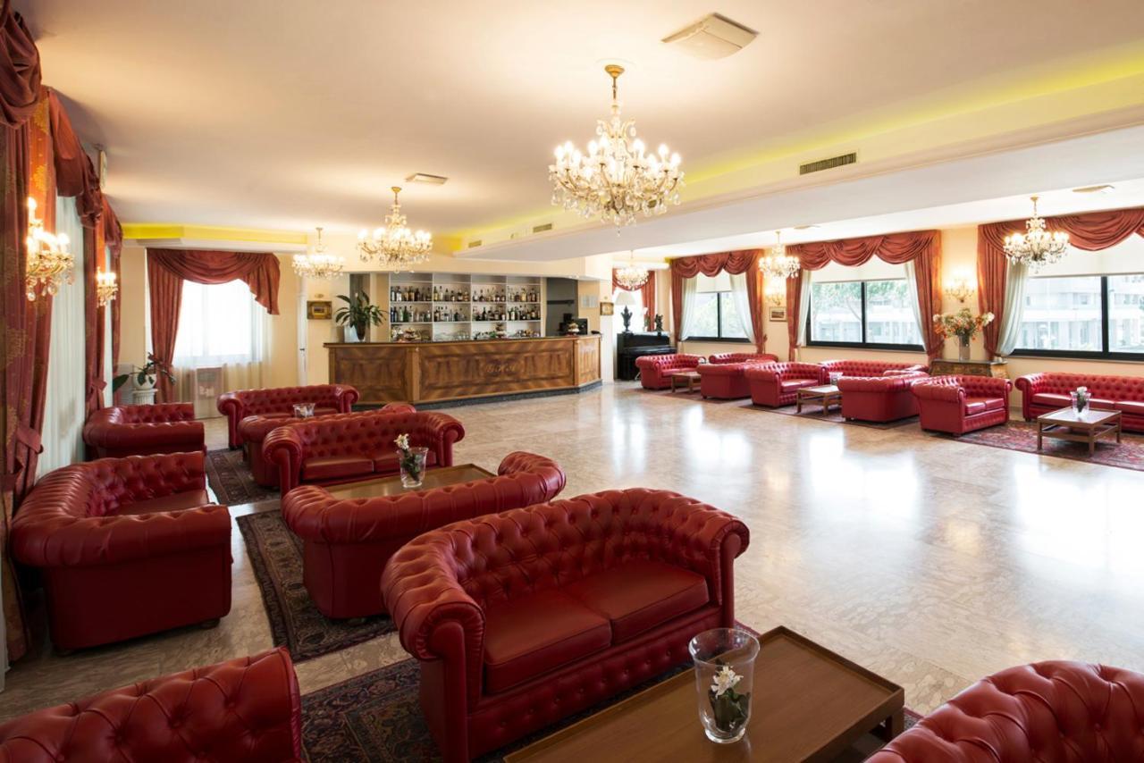 Grand Hotel Adriatico Montesilvano Marina Esterno foto