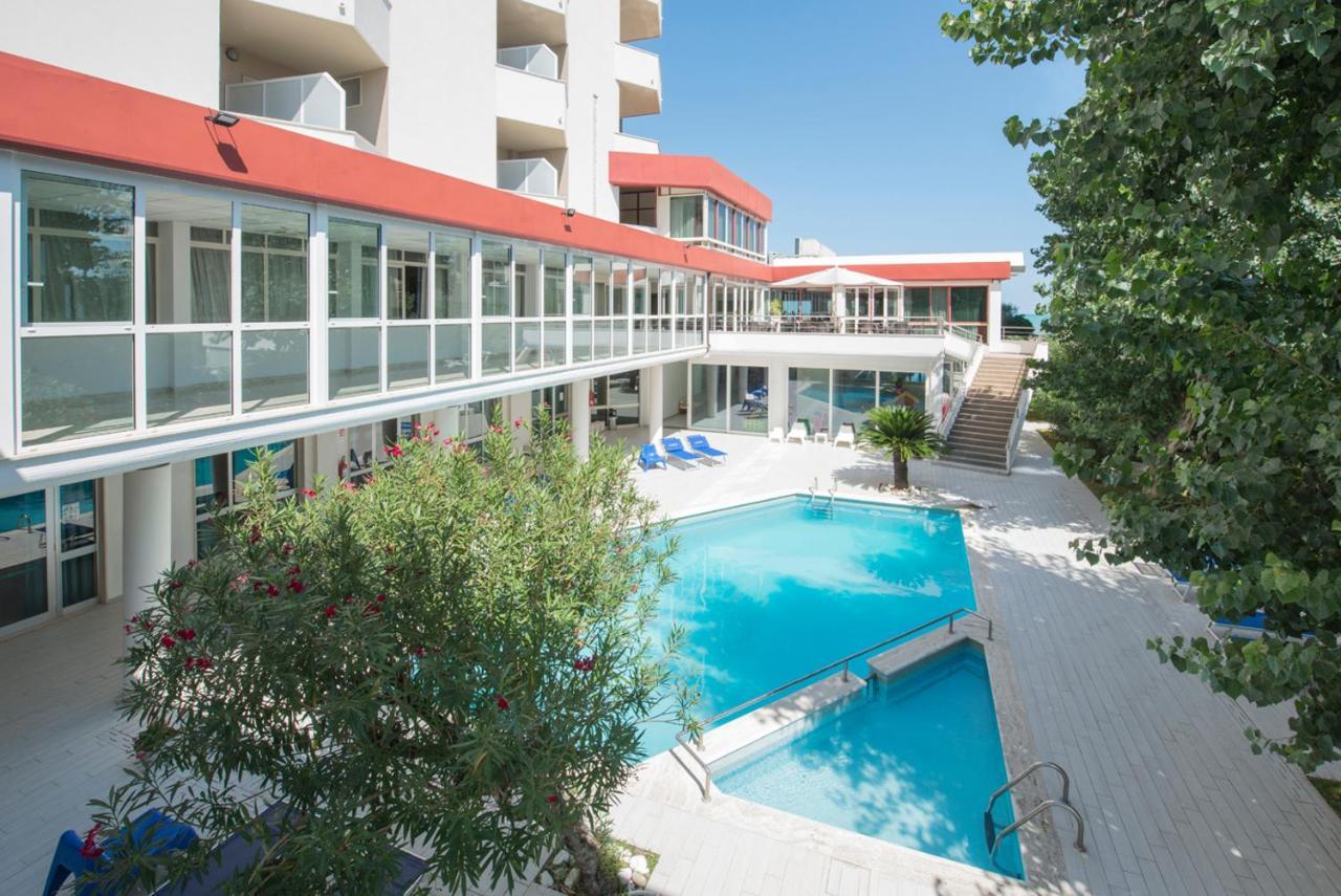 Grand Hotel Adriatico Montesilvano Marina Esterno foto