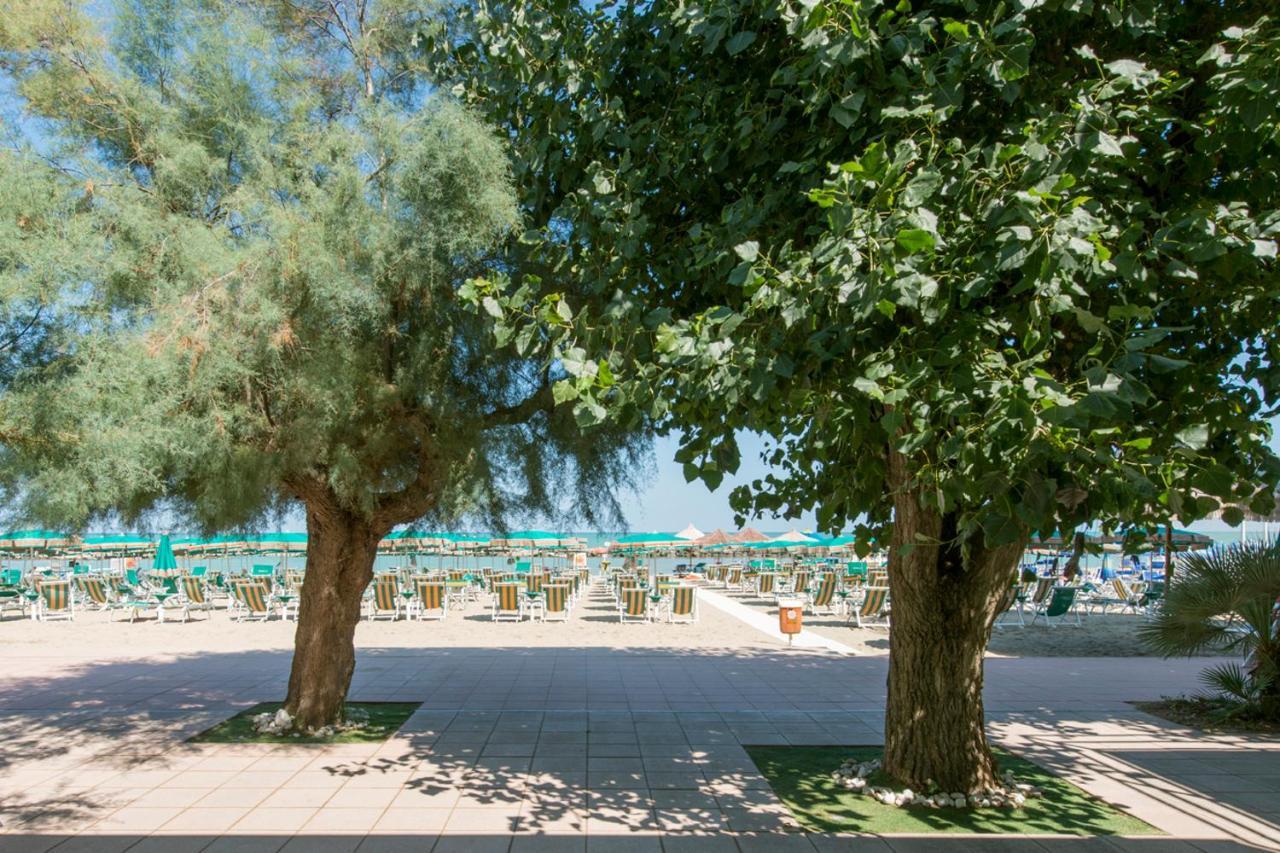Grand Hotel Adriatico Montesilvano Marina Esterno foto