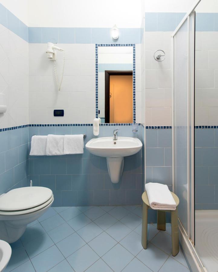 Grand Hotel Adriatico Montesilvano Marina Esterno foto