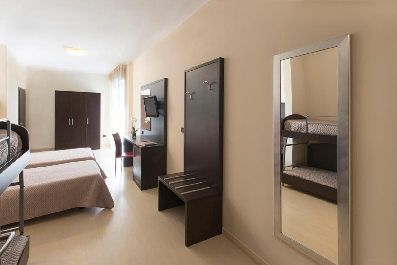 Grand Hotel Adriatico Montesilvano Marina Esterno foto