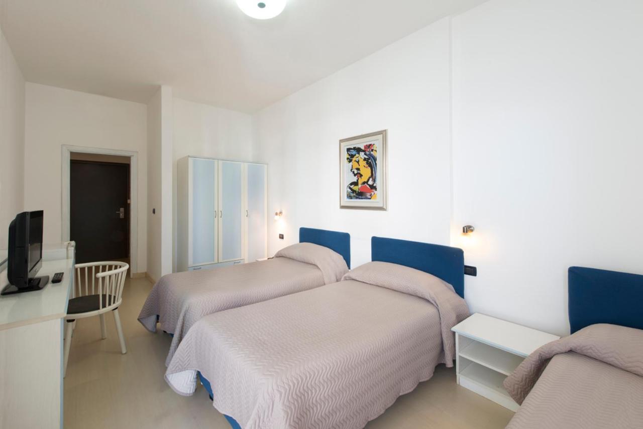Grand Hotel Adriatico Montesilvano Marina Esterno foto