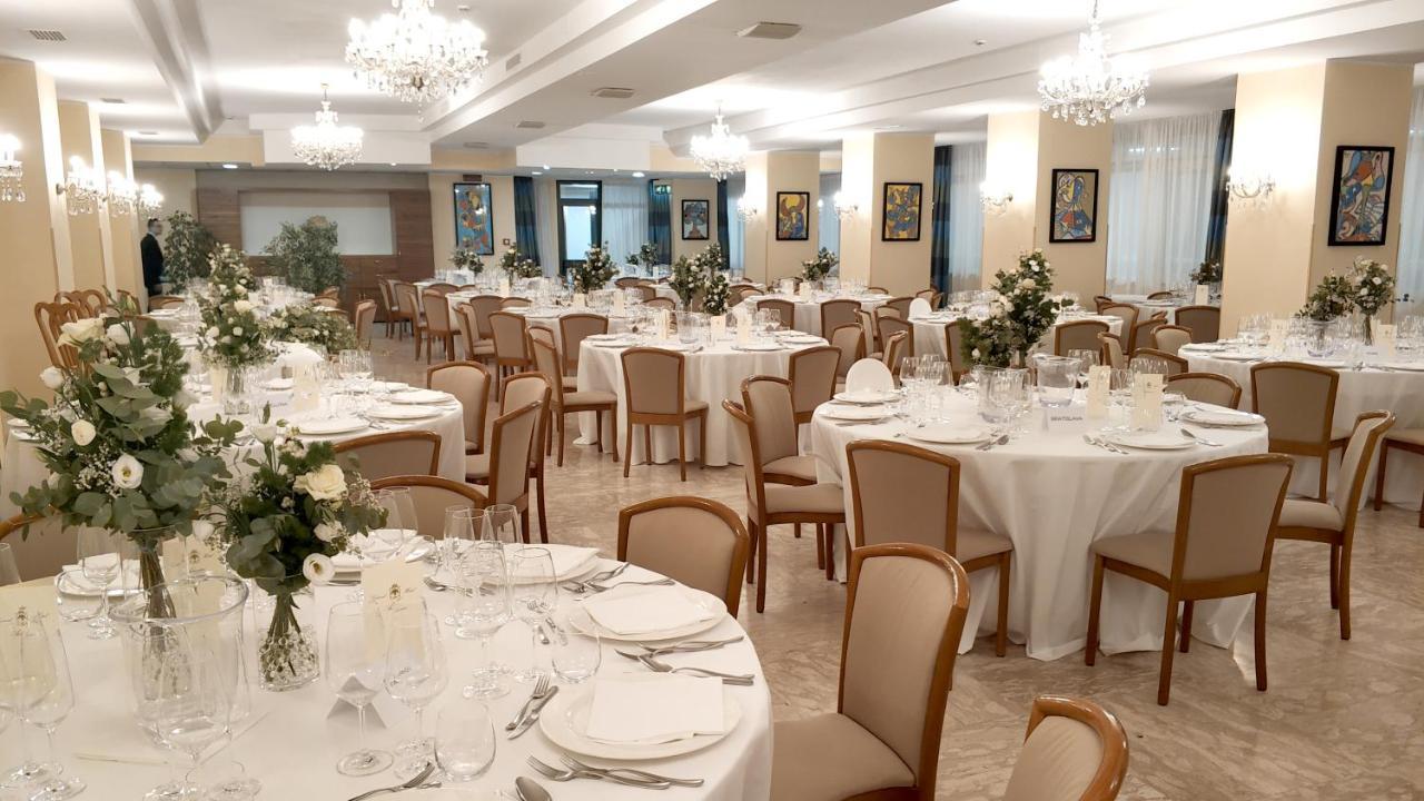Grand Hotel Adriatico Montesilvano Marina Esterno foto