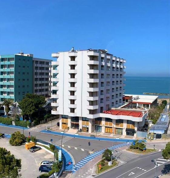 Grand Hotel Adriatico Montesilvano Marina Esterno foto