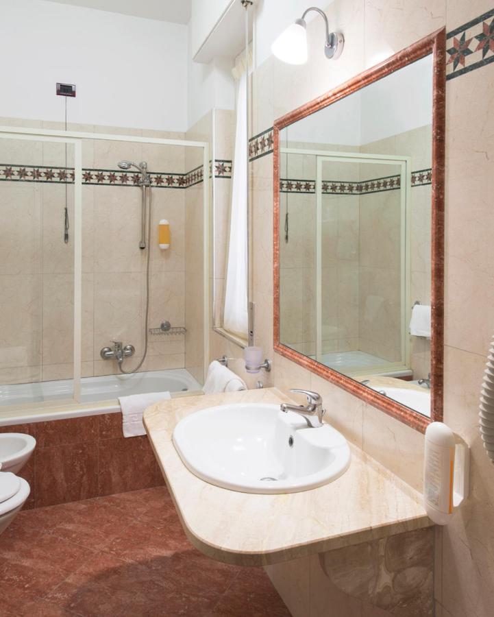 Grand Hotel Adriatico Montesilvano Marina Esterno foto